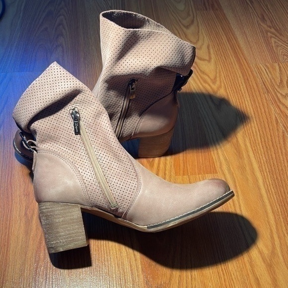 Free People Shoes - Zapato Italian Leather Boots. NEW
